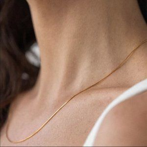 ***NOWT *18K Gold Thin Snake Chain Necklace